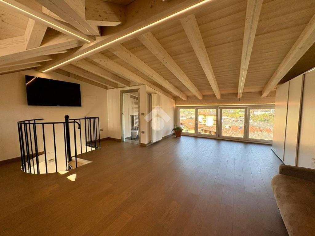 casa indipendente in vendita a Leffe