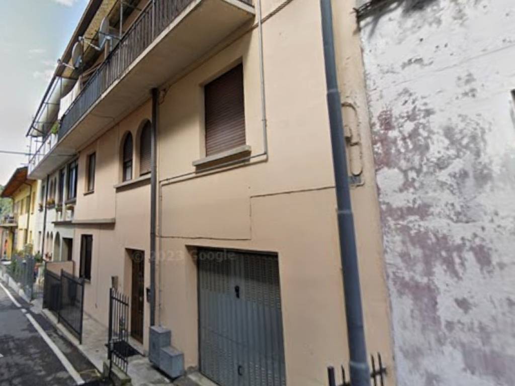casa indipendente in vendita a Leffe