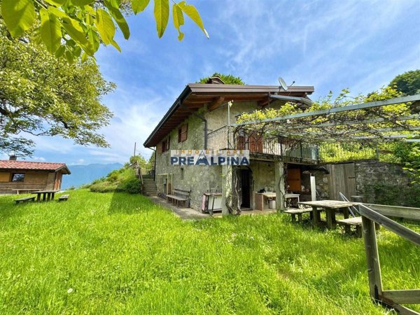 casale in vendita a Leffe