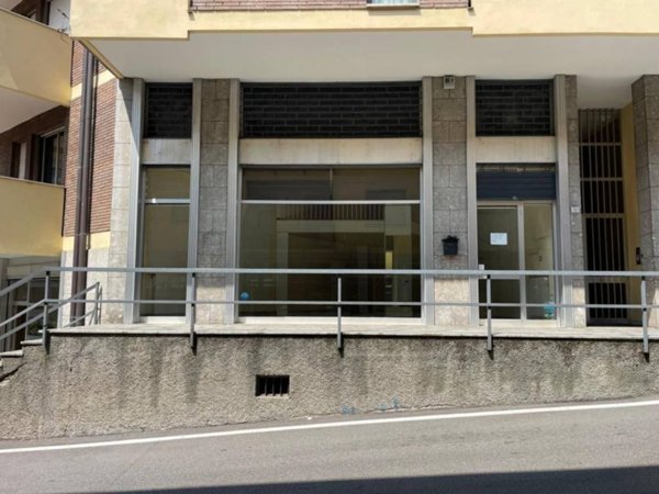negozio in vendita a Leffe
