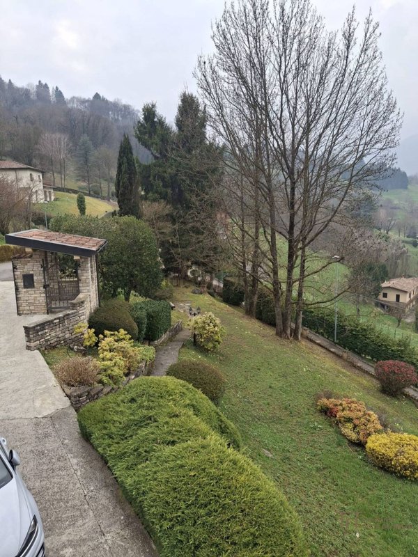 casa indipendente in vendita a Leffe