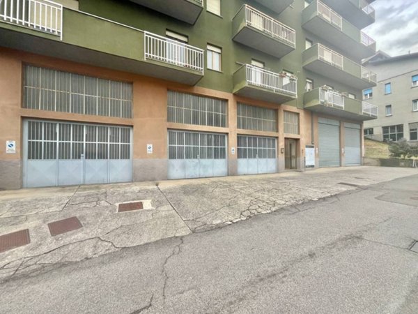 locale commerciale in vendita a Leffe