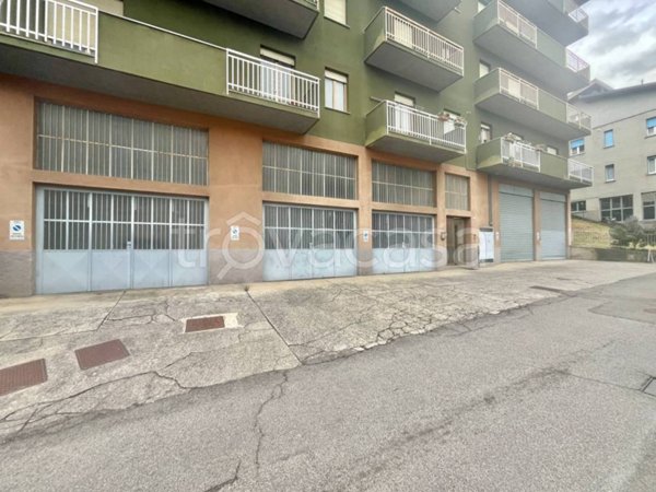 locale commerciale in vendita a Leffe