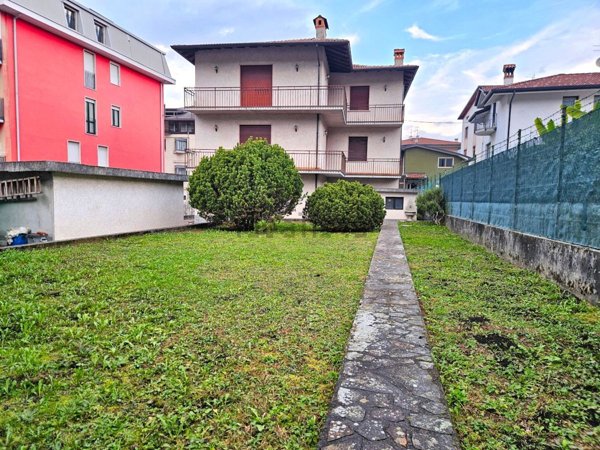 casa indipendente in vendita a Leffe