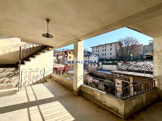 casa indipendente in vendita a Leffe