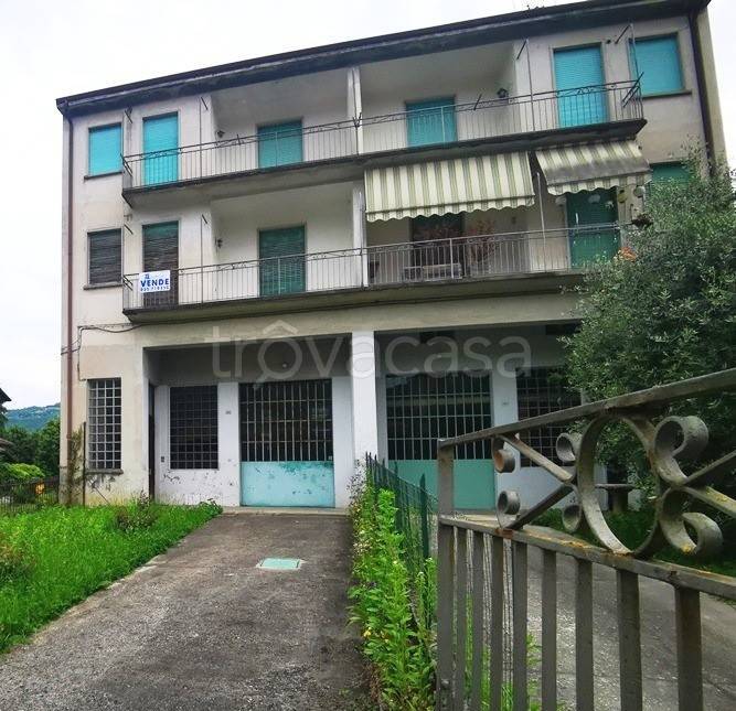 casa indipendente in vendita a Leffe