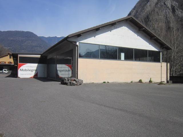 locale di sgombero in vendita a Lenna