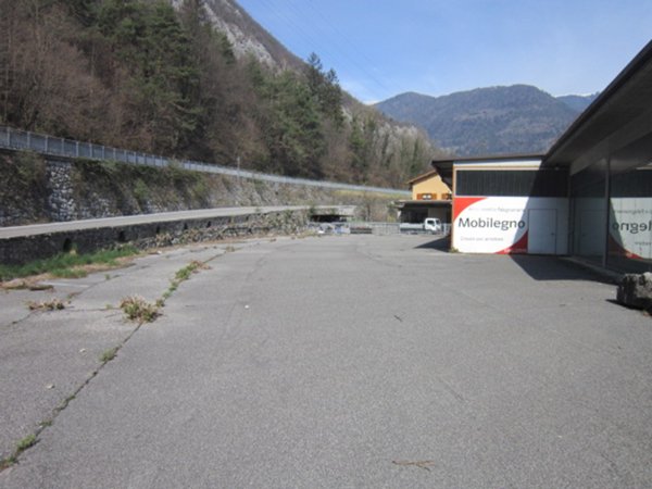 locale di sgombero in vendita a Lenna