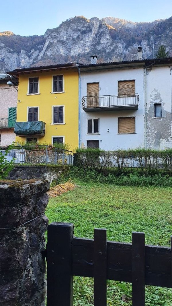 casa semindipendente in vendita a Lenna