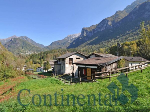 casa indipendente in vendita a Lenna