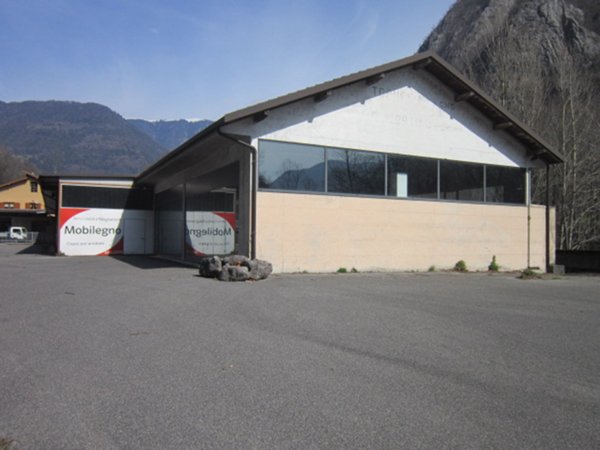 locale di sgombero in vendita a Lenna