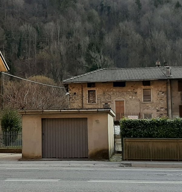 casa indipendente in vendita a Lenna
