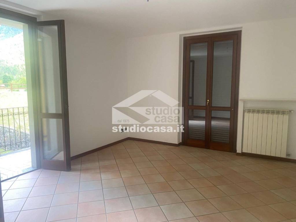appartamento in vendita a Lenna in zona Scalvino