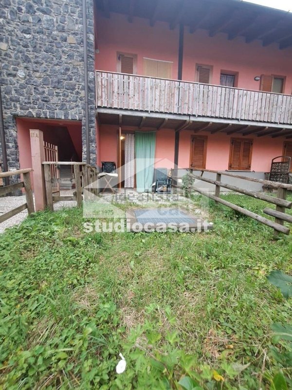 appartamento in vendita a Lenna in zona Scalvino