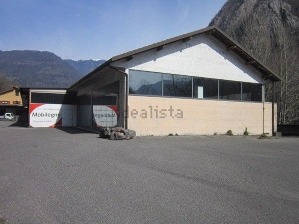 locale di sgombero in vendita a Lenna