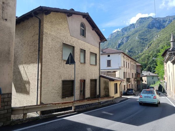 casa indipendente in vendita a Lenna in zona Scalvino