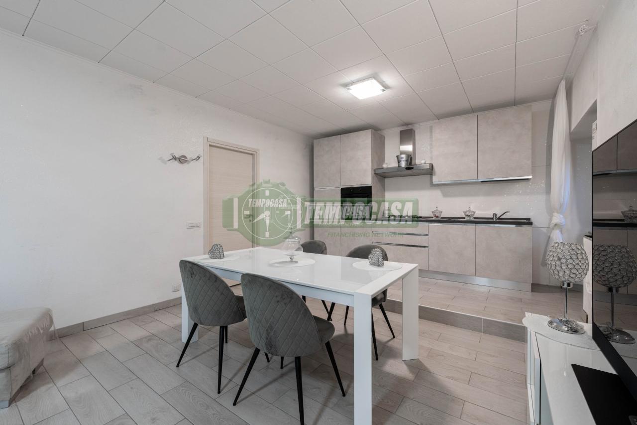 appartamento in vendita a Levate