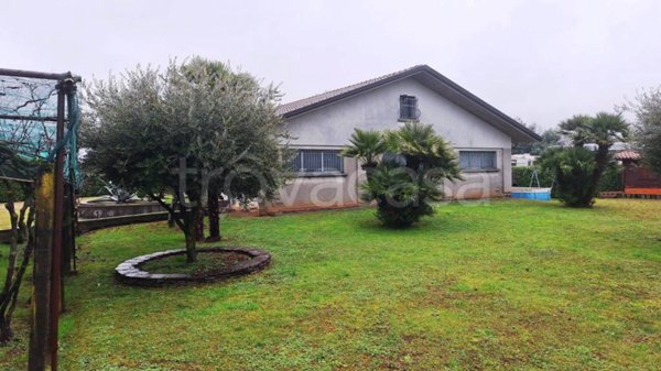 casa indipendente in vendita a Levate