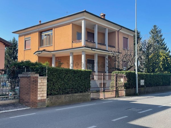 appartamento in vendita a Levate