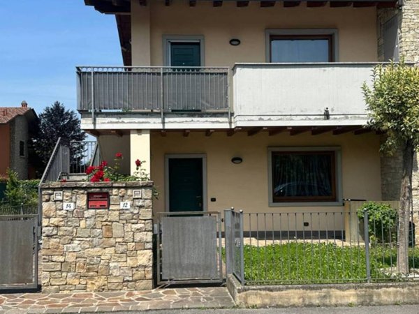appartamento in vendita a Levate
