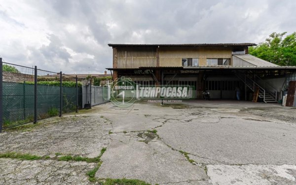 casale in vendita a Levate