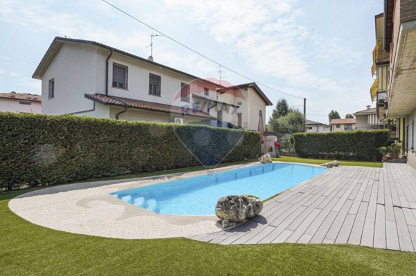 casa indipendente in vendita a Levate