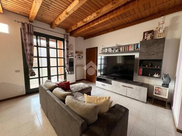appartamento in vendita a Levate