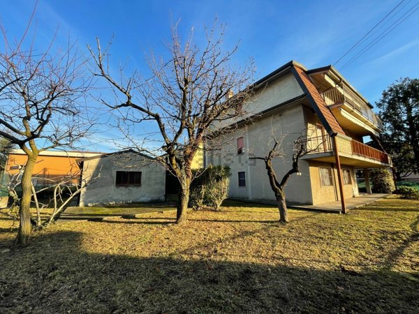 appartamento in vendita a Levate