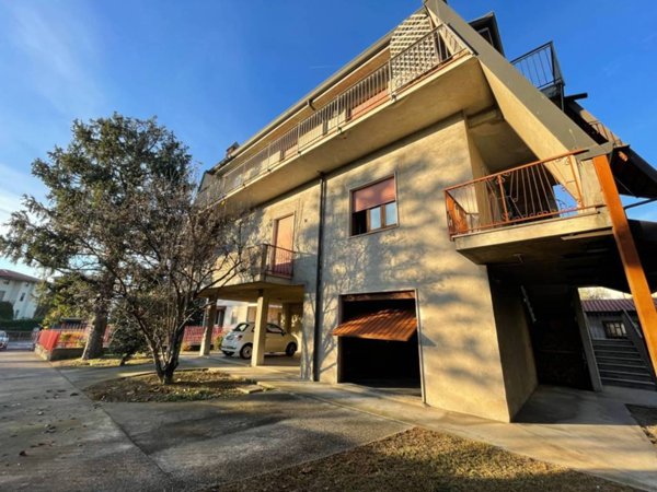 appartamento in vendita a Levate