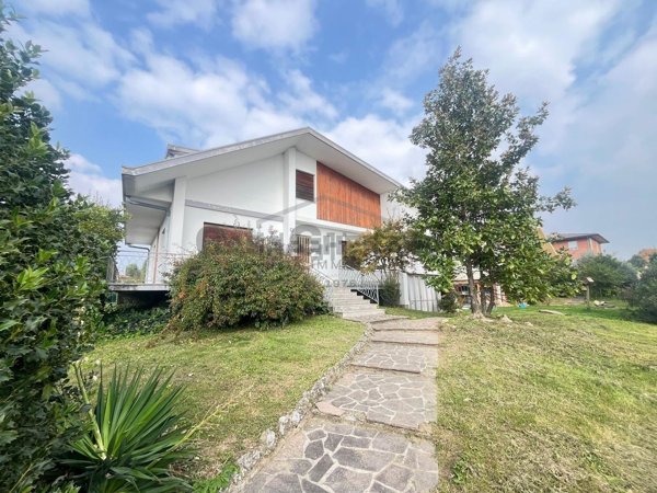 casa indipendente in vendita a Levate