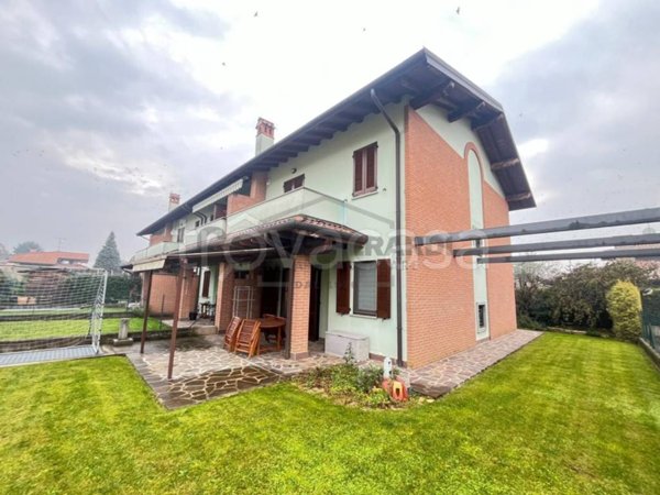 casa indipendente in vendita a Levate