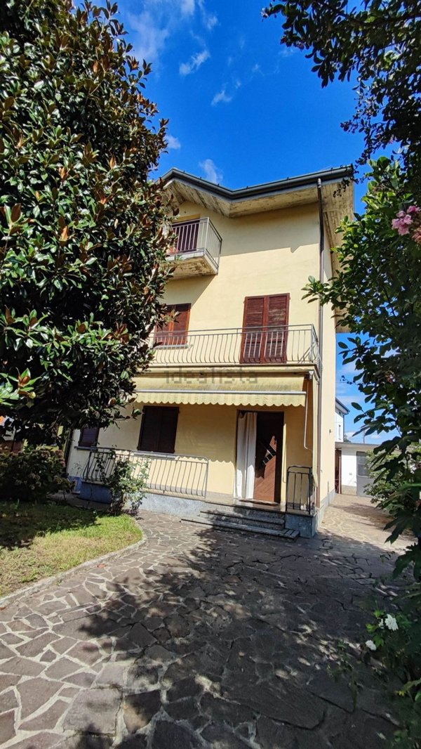 casa indipendente in vendita a Levate