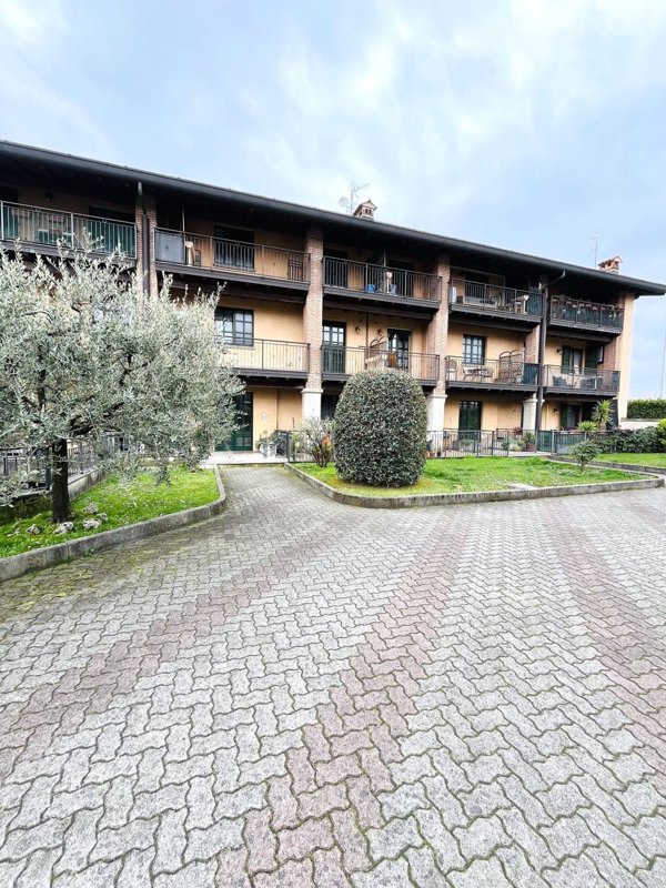 appartamento in vendita a Levate