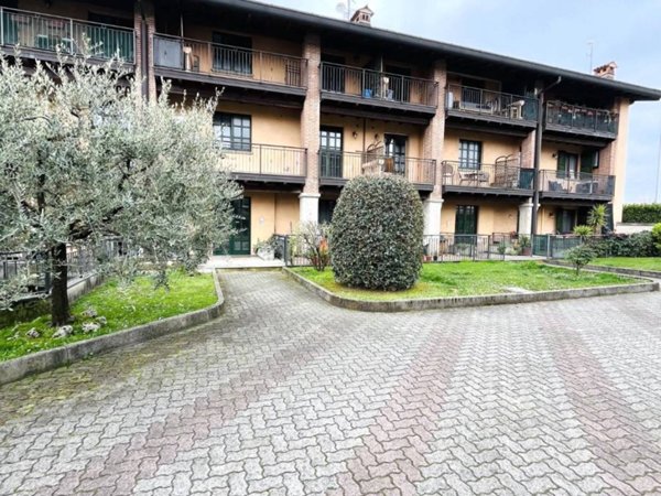 appartamento in vendita a Levate