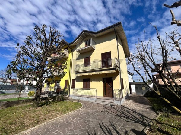 casa indipendente in vendita a Levate