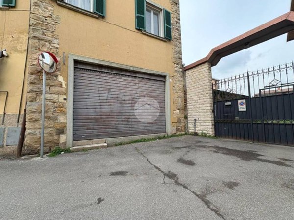 negozio in vendita a Levate