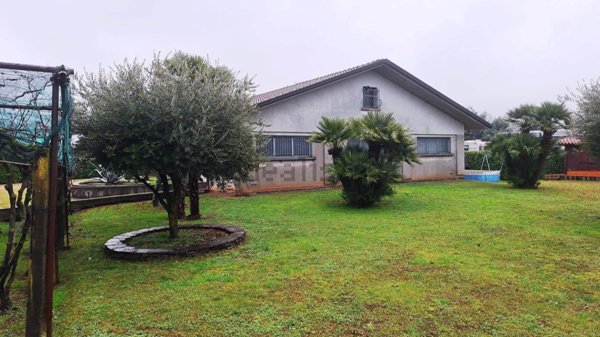 casa indipendente in vendita a Levate