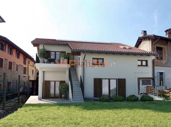 casale in vendita a Levate