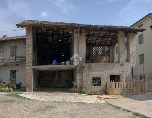 casa indipendente in vendita a Levate