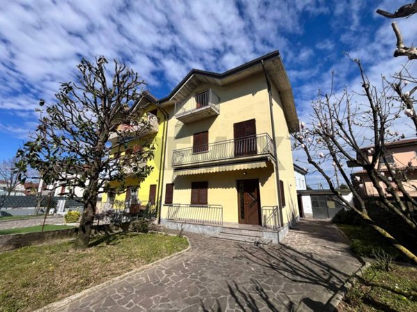 casa indipendente in vendita a Levate