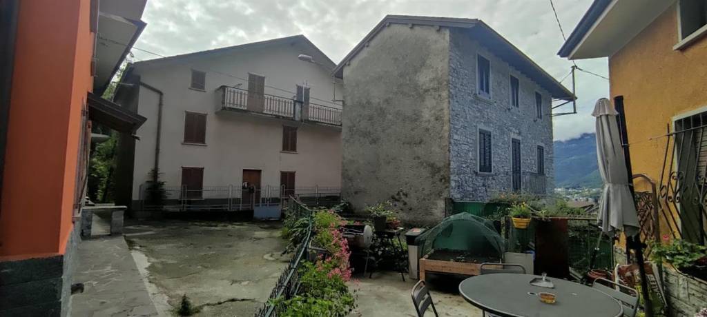 casa indipendente in vendita a Locatello