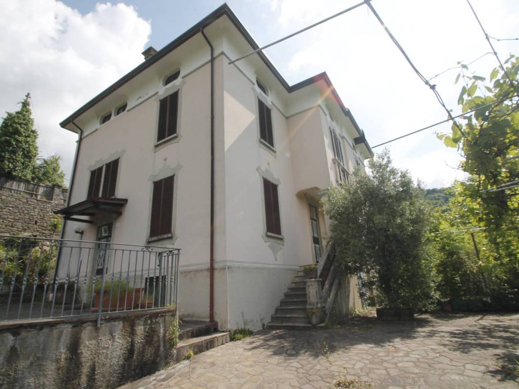 casa indipendente in vendita a Locatello