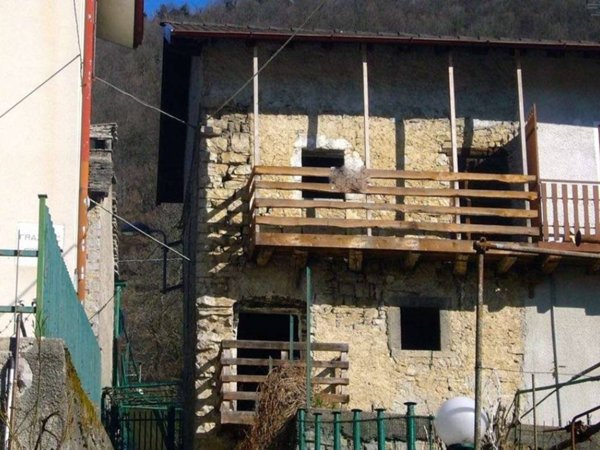 casa indipendente in vendita a Locatello