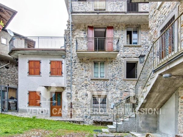 casa indipendente in vendita a Locatello