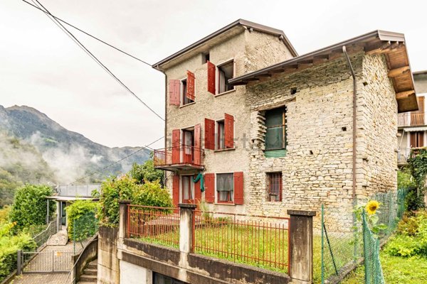 casa indipendente in vendita a Locatello