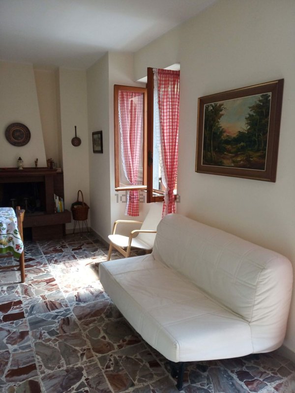 esavano in vendita a Locatello