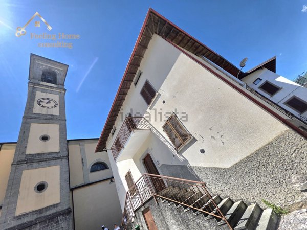 esavano in vendita a Locatello