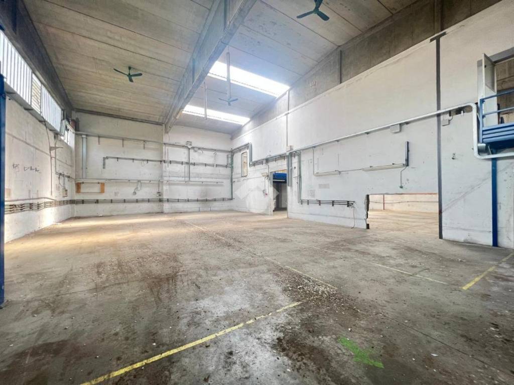 locale commerciale in vendita ad Alpignano