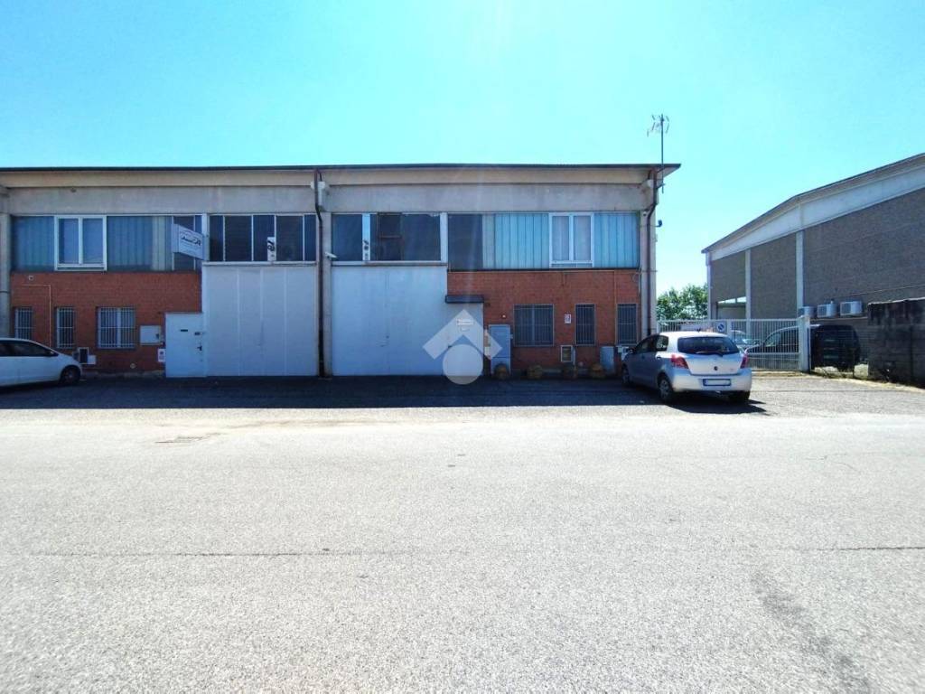 locale commerciale in vendita ad Alpignano