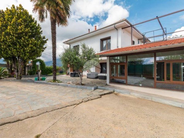 casa indipendente in vendita ad Alpignano